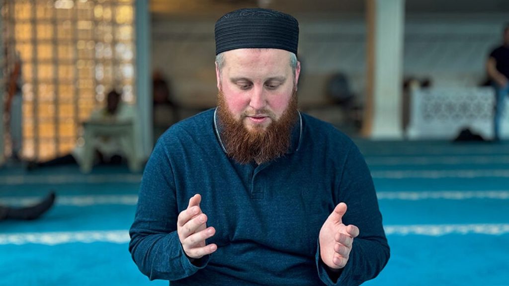 İnsanlar, hayatlarında bir anlam arıyor ve bu arayış onları İslam’a götürüyor