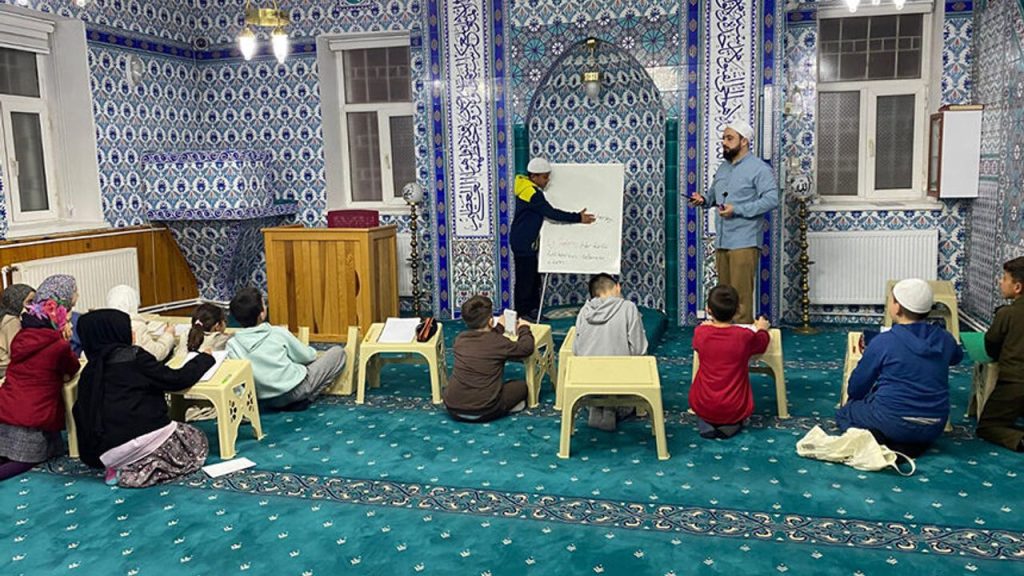 Kırka'daki camiler ramazanda çocuklarla şenlendi