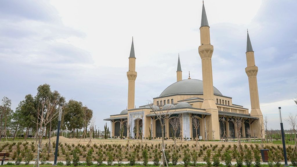 KKTC'de yapımı tamamlanan Millet Camii ramazana hazır