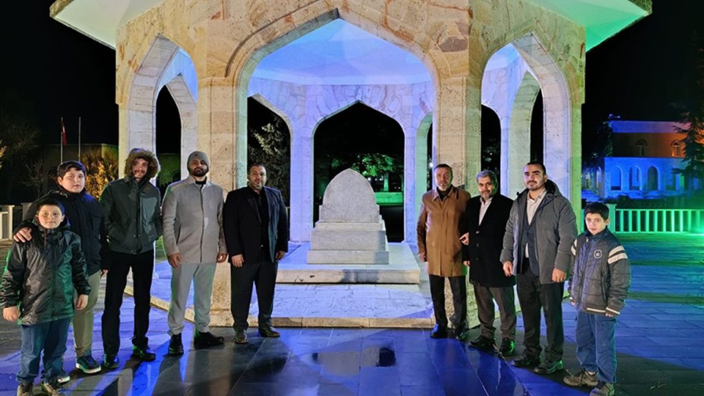 Yunus Emre'nin huzurunda irfan sohbetleri