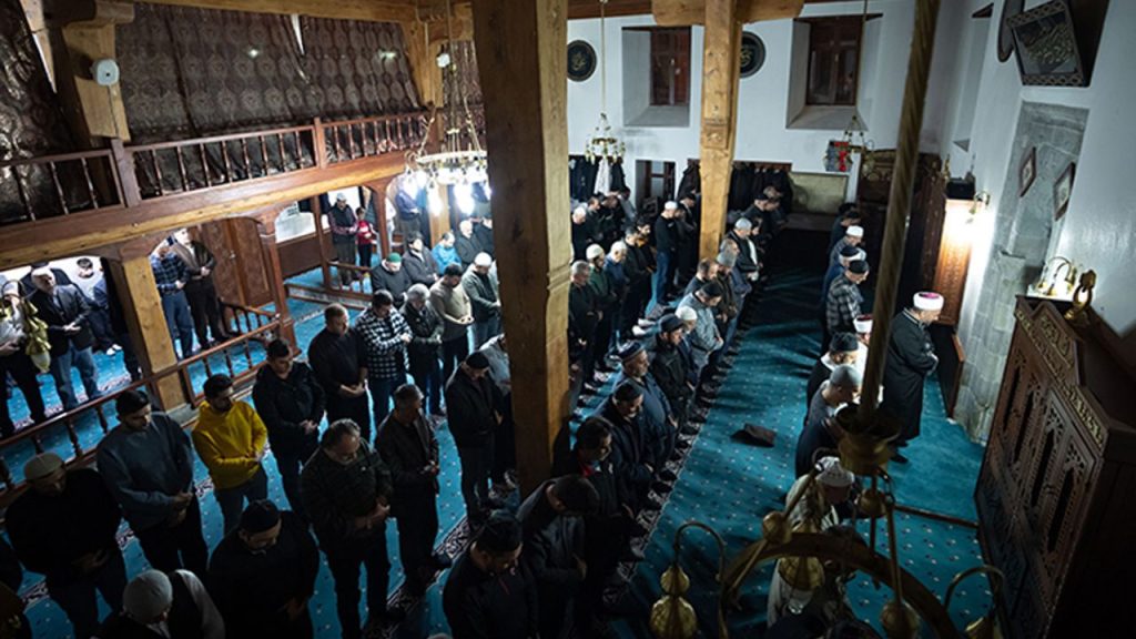 Yurt genelinde hatimle teravih namazı kılınan camiler