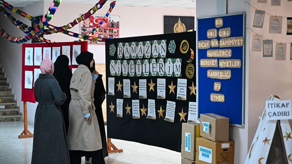 Okullar ramazan için süslendi