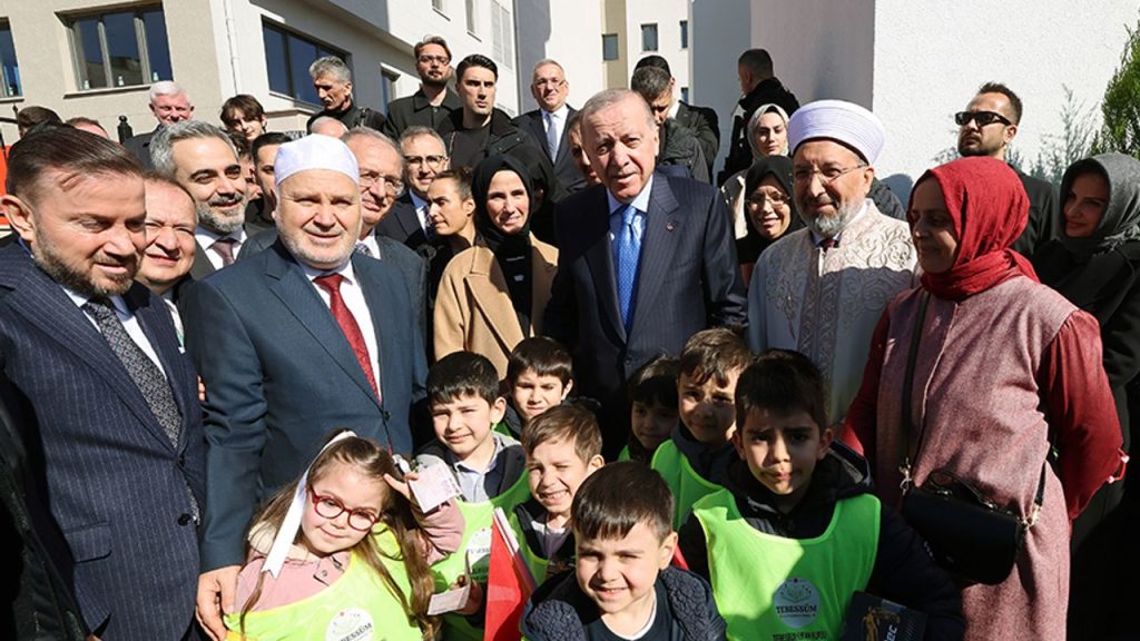 Örnek Mahallesi Merkez Camii cemaatine kavuştu