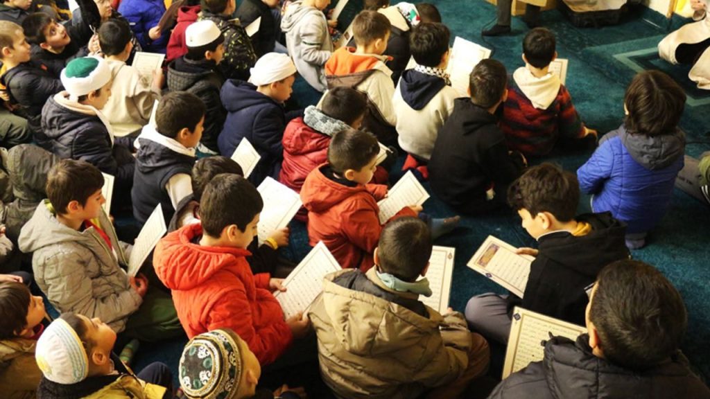 Pamukkale'de çocuklar camide buluştu