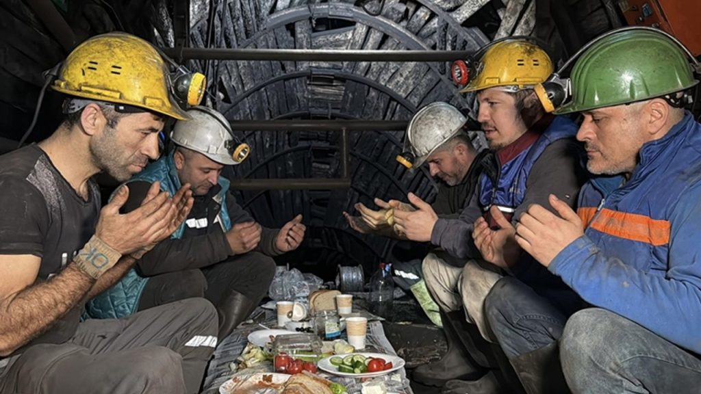 Sahur sofraları bereketle kuruldu