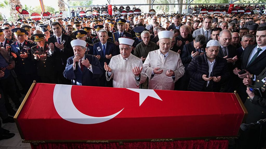 Şehit F-16 pilotu ebediyete uğurlandı