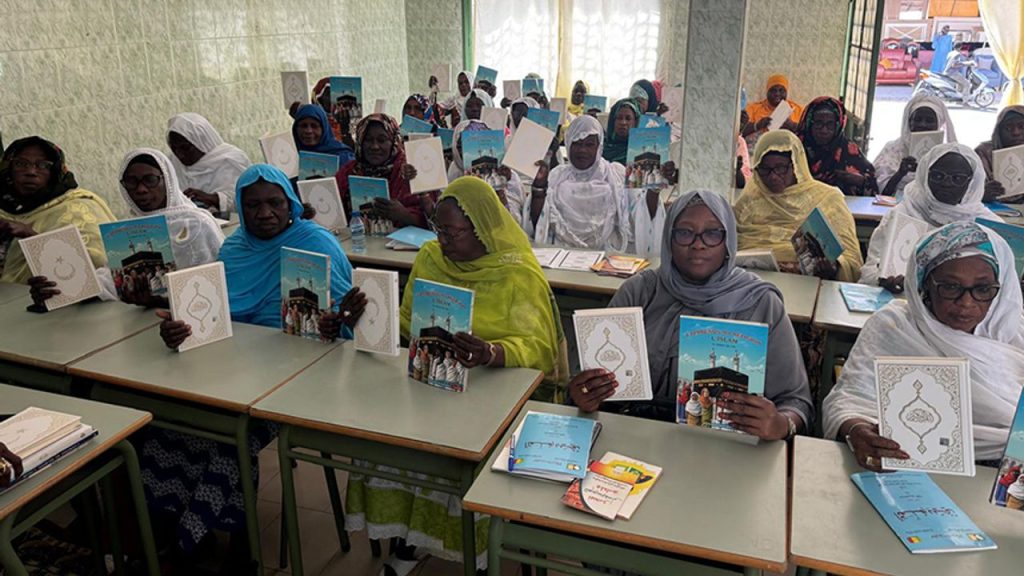 Senegal'da kadınlara Kur'an hediye edildi