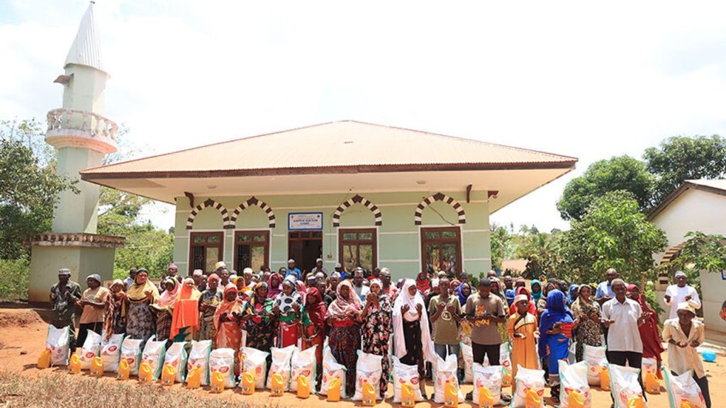 TDV, Tanzanya'da ihtiyaç sahibi ve yetimleri sevindirdi