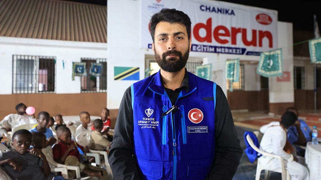 TDV Tanzanya'da yetimlere iftar verdi