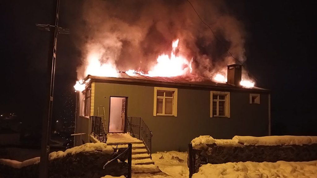 Kars'ta imamın evinde çıkan yangın söndürüldü