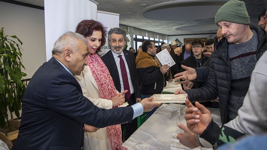 Hırvatistan'da, Diyanet İşleri Başkanlığı ve Zagreb Büyükelçiliğince Kur'an-ı Kerim dağıtıldı