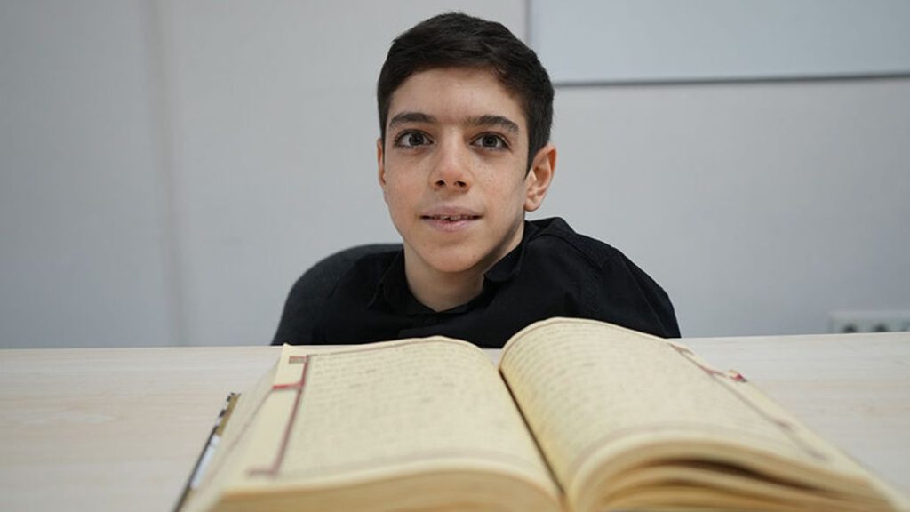 Engelleri aştı, hafız oldu