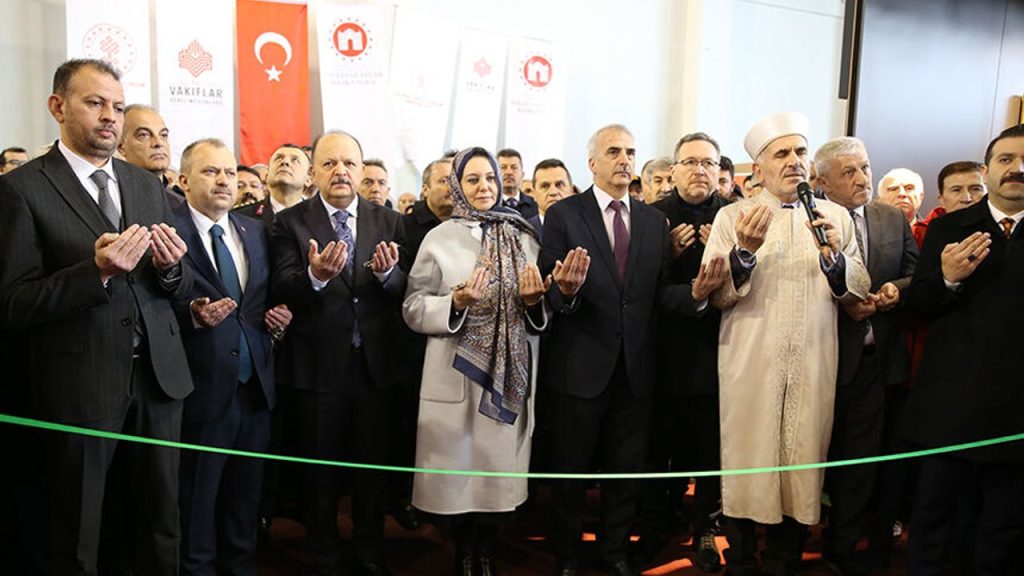 Kastamonu'da "Kutsal Emanetler ve Vakıf Eserleri Sergisi" açıldı