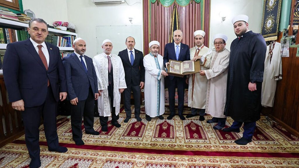 TBMM Başkanı Kurtulmuş, Bükreş'teki Carol-Hunchiar Camii'ni ziyaret etti