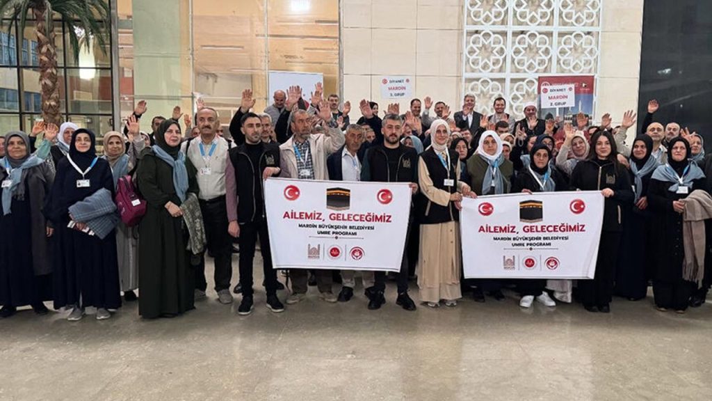 Mardin'de 47 çift dualarla umreye uğurlandı