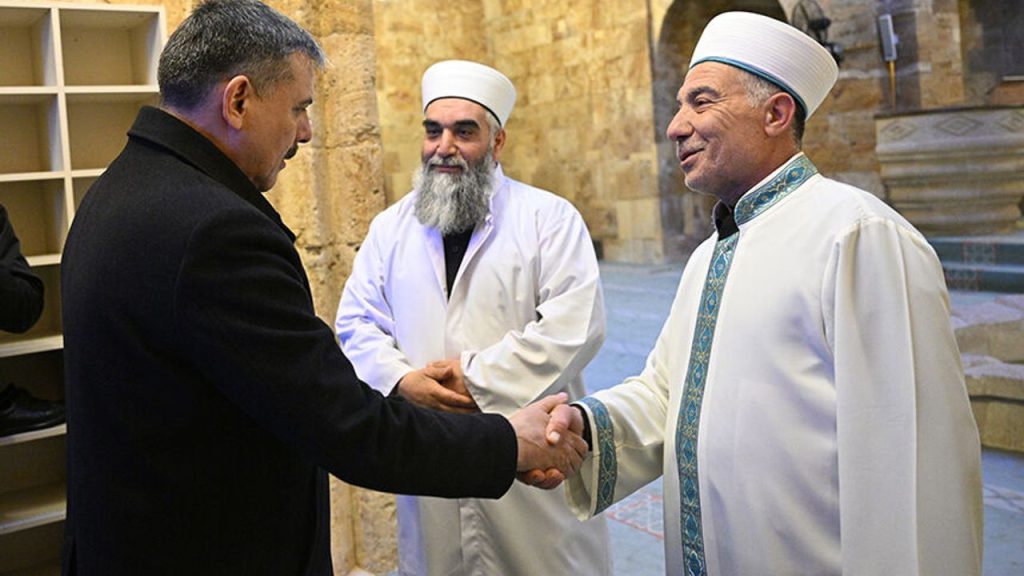 Bakan Çiftçi, Cacabey Medresesi'ni ziyaret etti