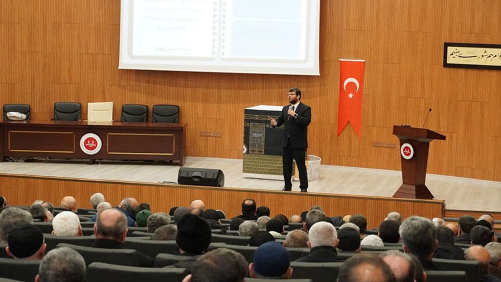 Bingöl'de hacı adayları bilgilendirildi