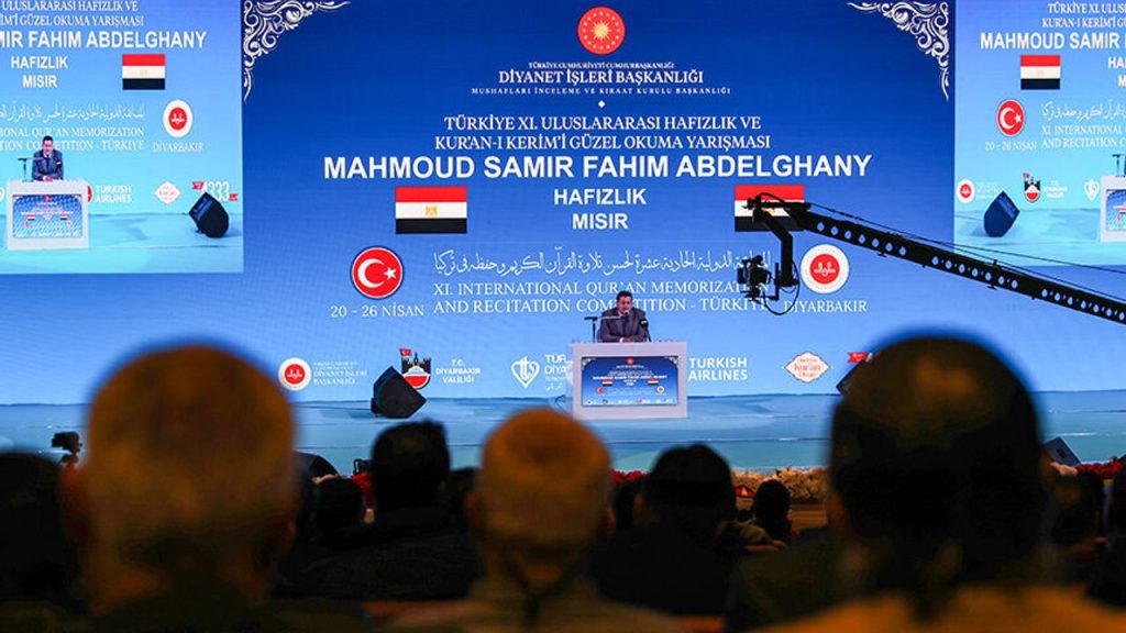 Diyarbakır'da, Türkiye 11. Uluslararası Hafızlık ve Kur'an-ı Kerim'i Güzel Okuma Yarışması'nın finali yapılıyor