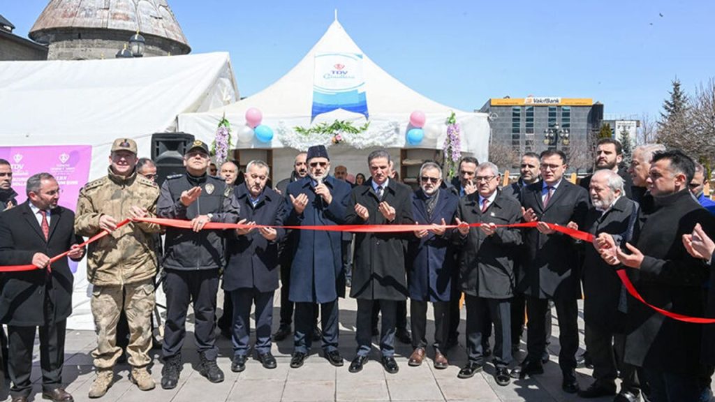 Erzurum'da evlenecek çiftlere destek için hayır çarşısı açıldı
